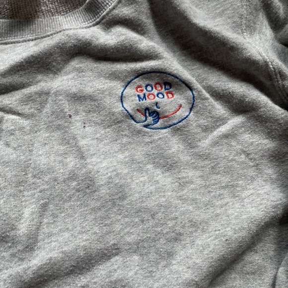 UNIQLO crewneck sweatshirt bundle 7/8 fit for us was 4T/5T some flaws see pics. - Picture 5 of 8